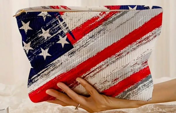 STARS~STRIPES ZIPPERED CLUTCH